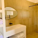 Three-level Overlooking Saint-tropez Vakantiehuis