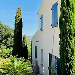 Three-level Overlooking Saint-tropez *