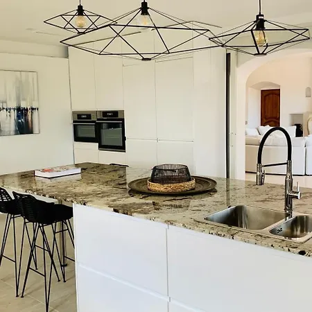Vakantiehuis Three-level Overlooking Saint-tropez