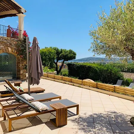 Three-level Overlooking Saint-tropez *