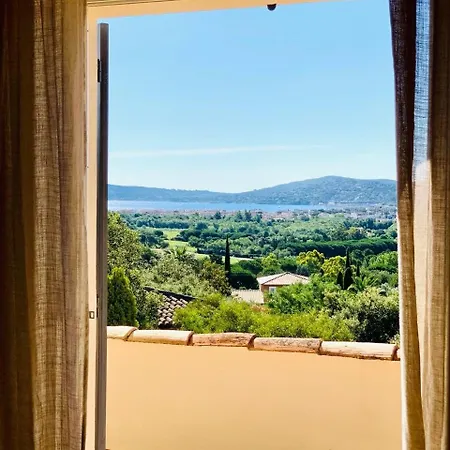 Three-level Overlooking Saint-tropez