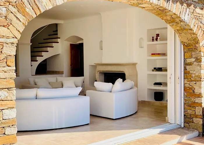 Three-level Overlooking Saint-tropez Grimaud