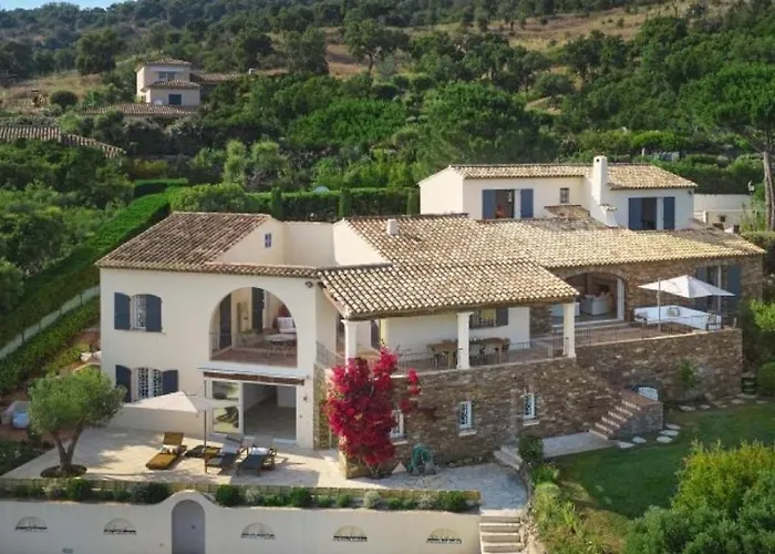 Three-level Overlooking Saint-tropez Grimaud