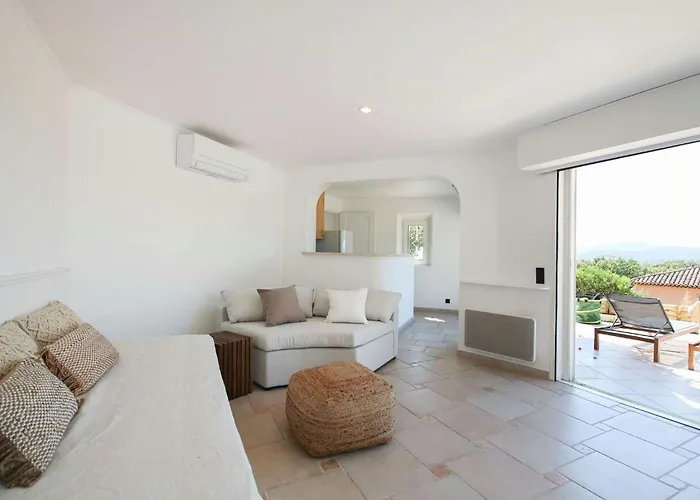 Three-level Overlooking Saint-tropez Holiday home Grimaud