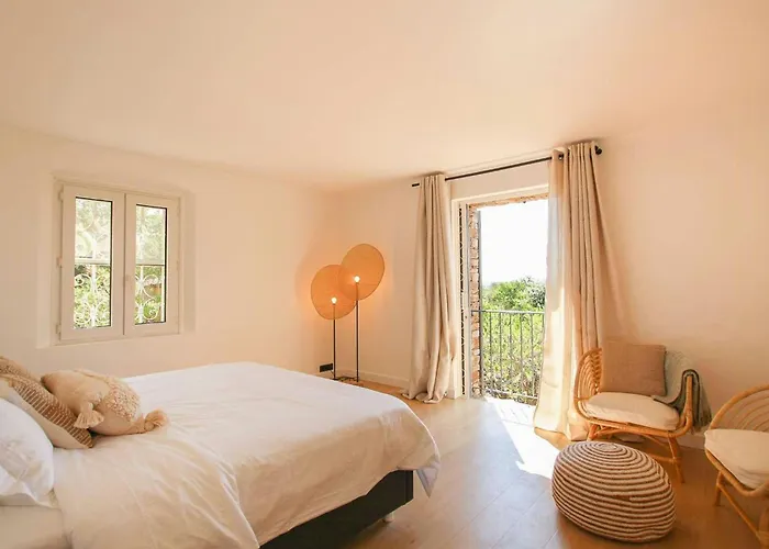 Three-level Overlooking Saint-tropez
