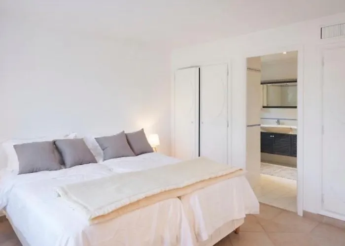 Three-level Overlooking Saint-tropez Hébergement de vacances *