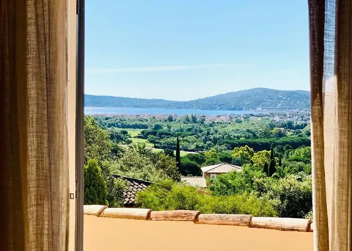 Three-level Overlooking Saint-tropez