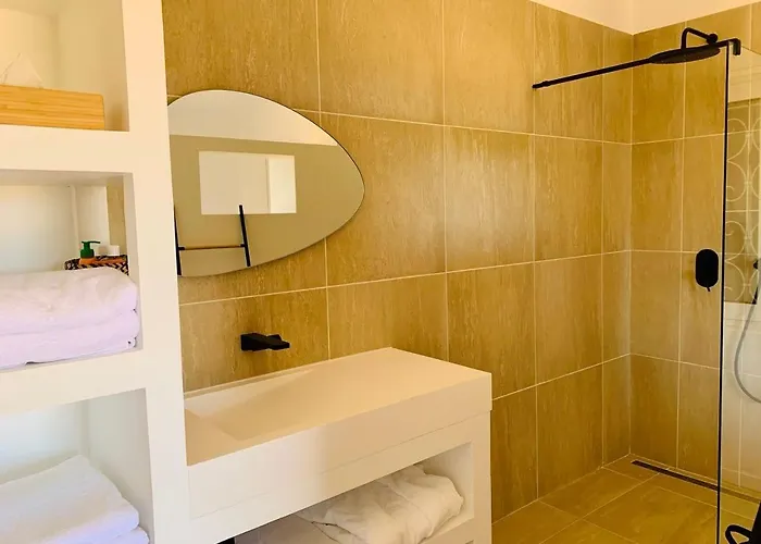 Three-level Overlooking Saint-tropez Holiday home