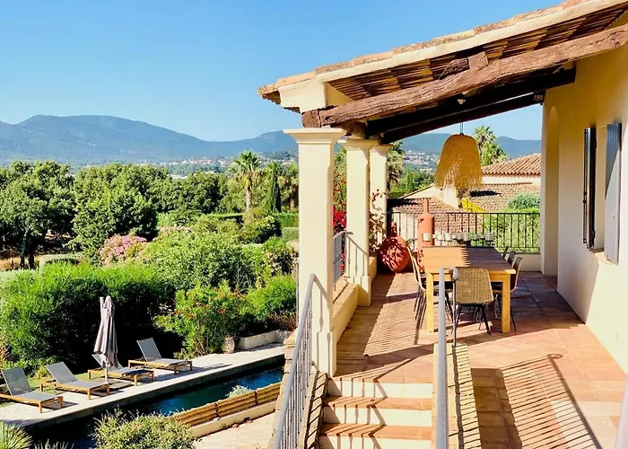 Three-level Overlooking Saint-tropez *