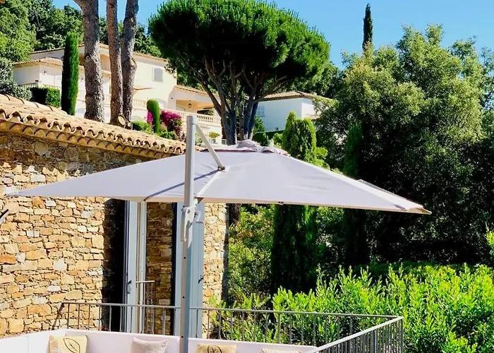 Three-level Overlooking Saint-tropez *