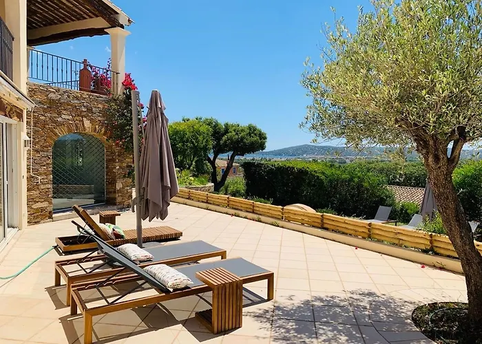 Three-level Overlooking Saint-tropez *