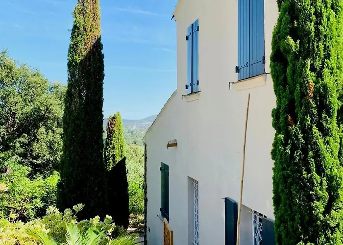 Three-level Overlooking Saint-tropez *
