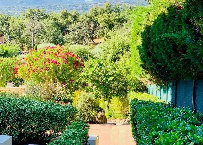 Hébergement de vacances Three-level Overlooking Saint-tropez *
